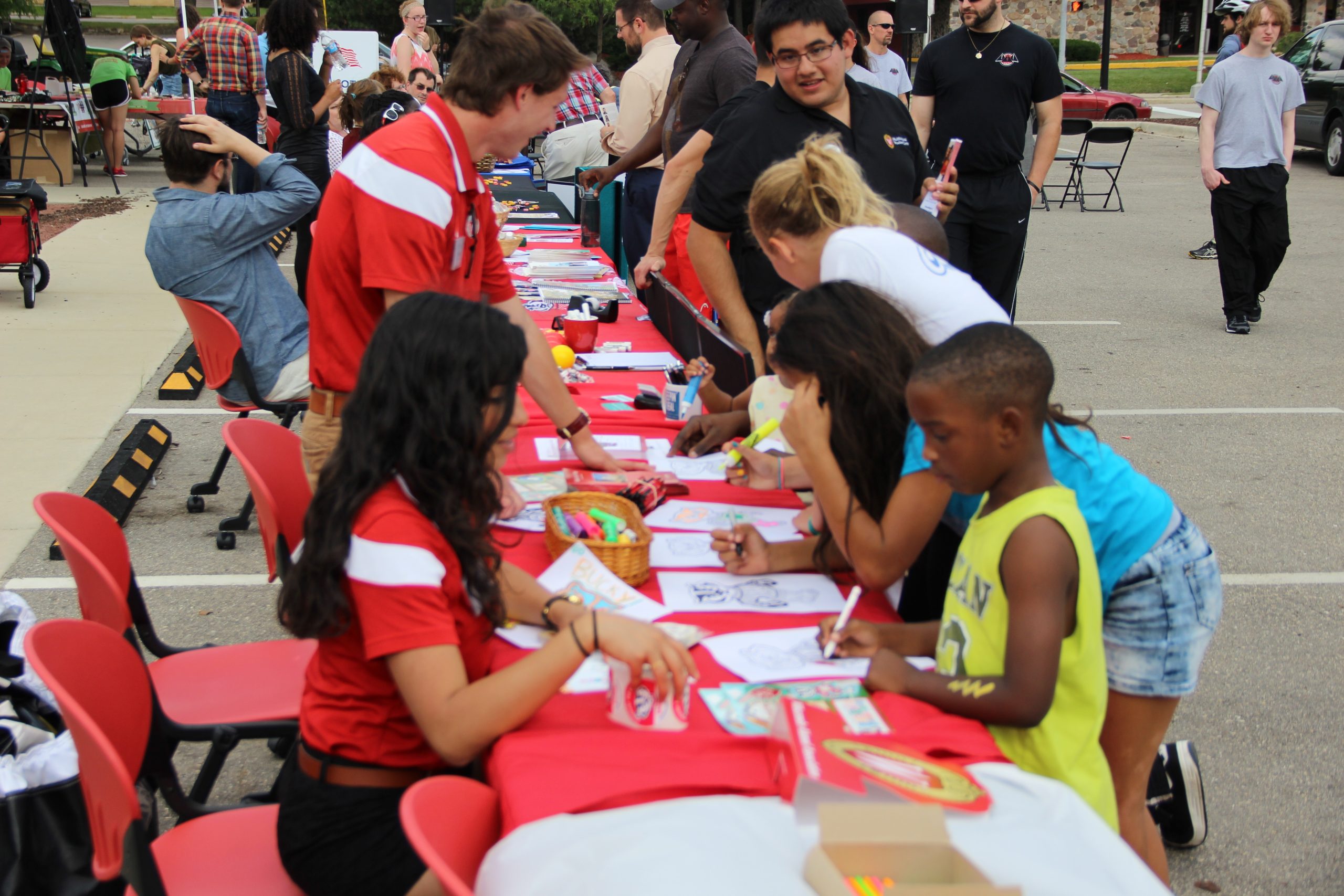 Community members talking with Badger Ambassadors at tabling event